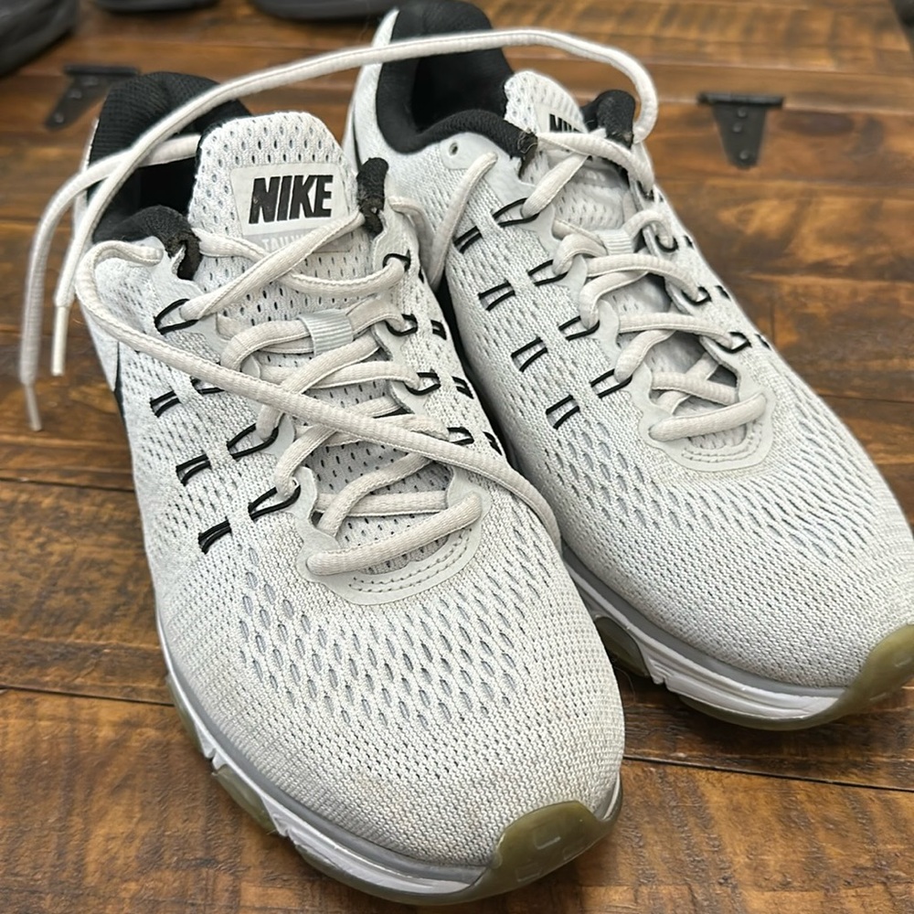 Women’s Nike Tailwind 8